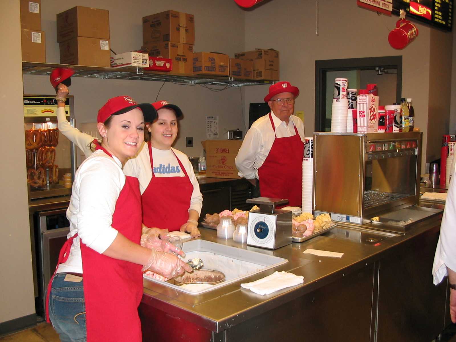 bball_concession_stand_with_kiwanis1.jpg